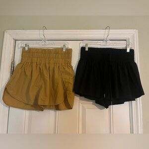 Zenana Bundle mustard and black Athletic Shorts size L.
Great condition!
